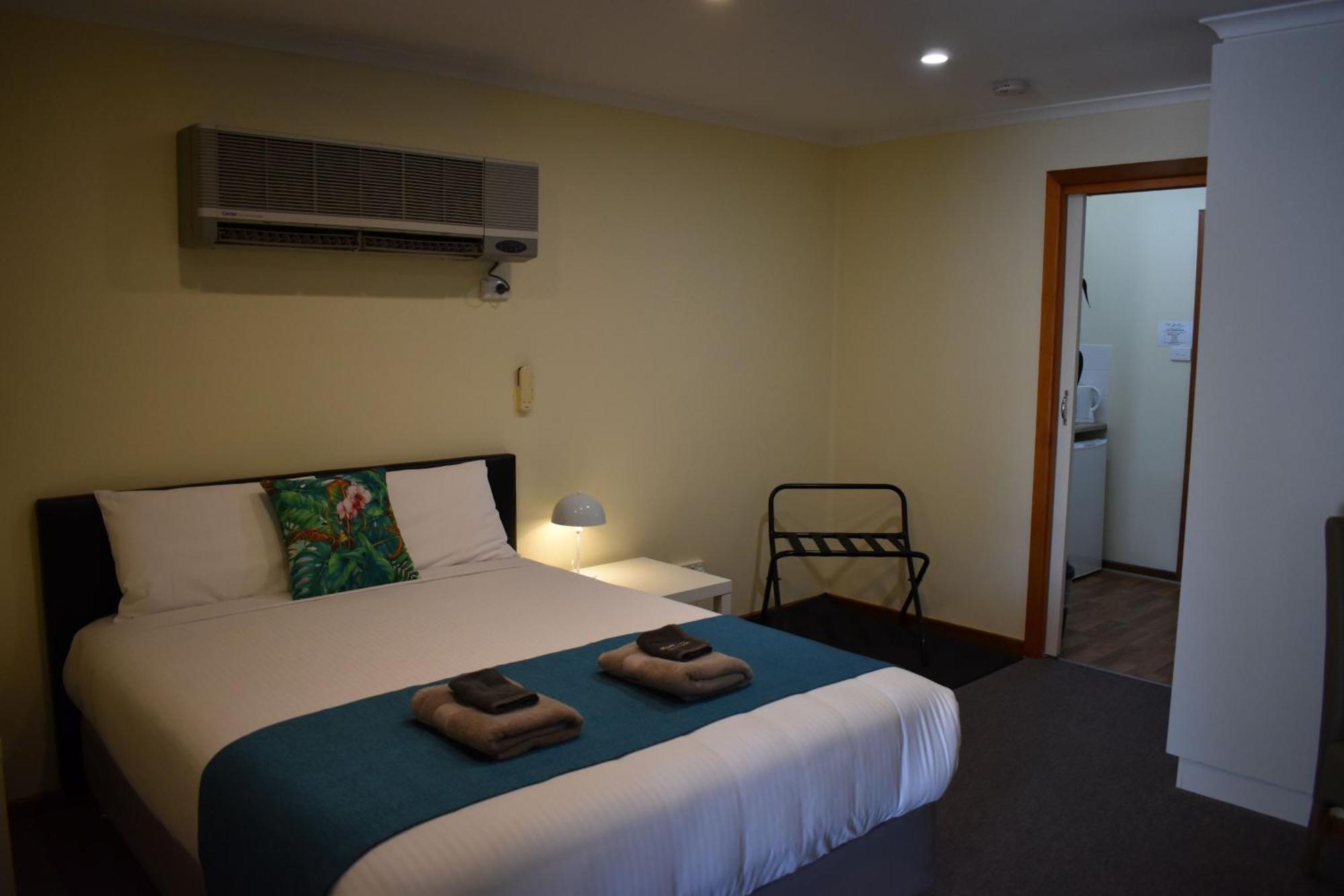 Lake Albert Motel Meningie Екстер'єр фото