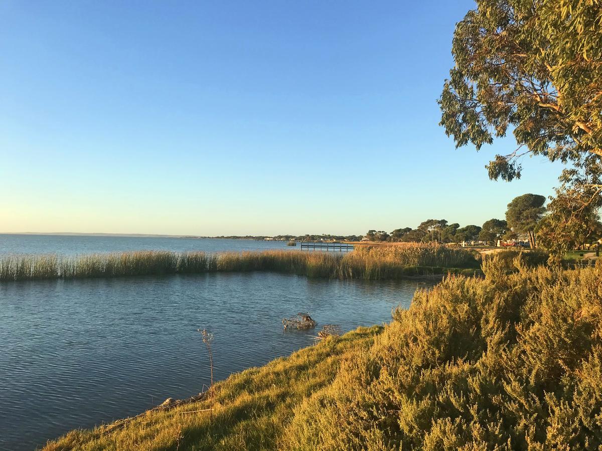 Lake Albert Motel Meningie Екстер'єр фото