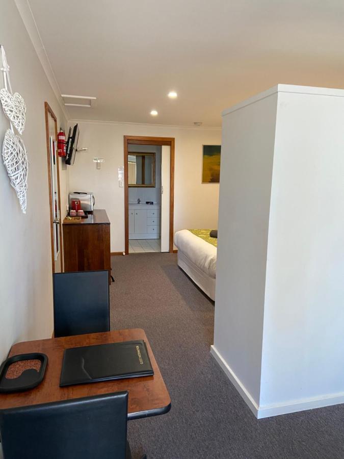 Lake Albert Motel Meningie Екстер'єр фото